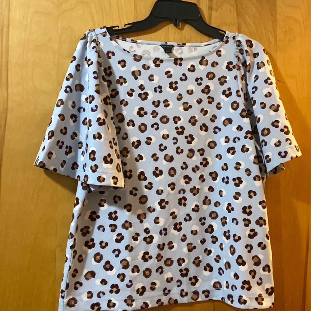 NWOT Ann Taylor flutter sleeve top